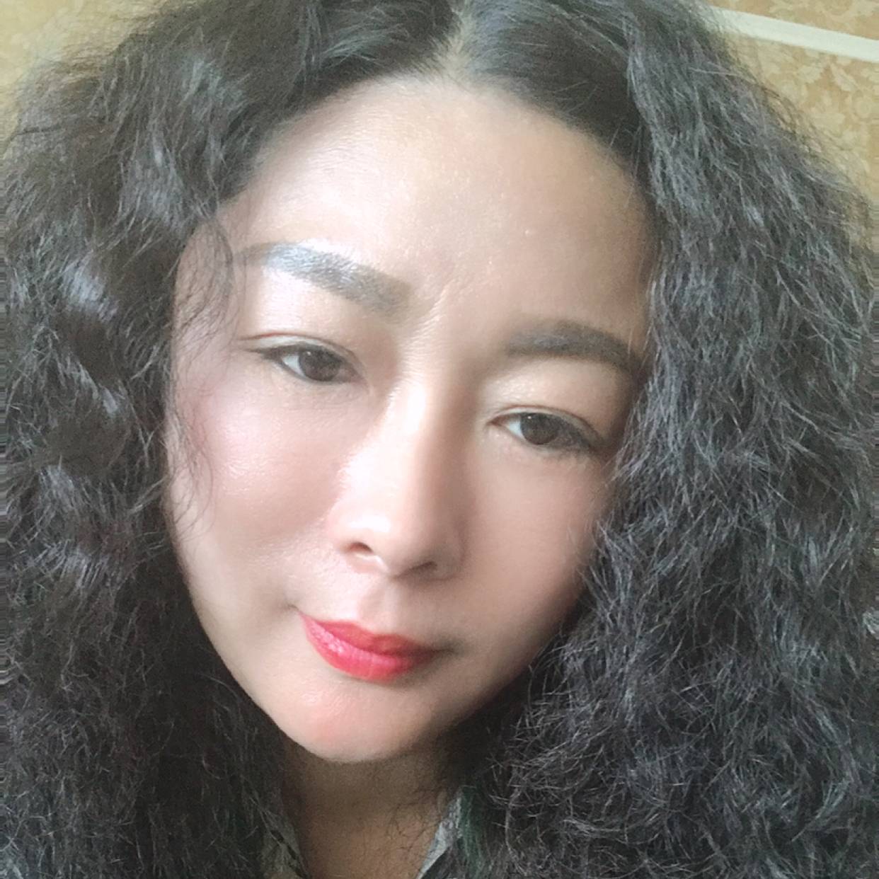 兴奋向小蝴蝶的照片