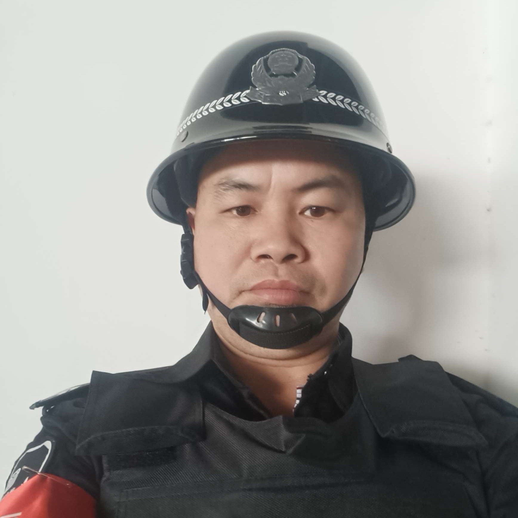 魁梧浅吻回忆的照片