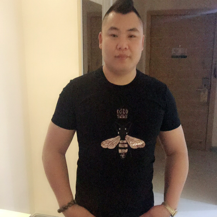 灰狼打贤惠的照片