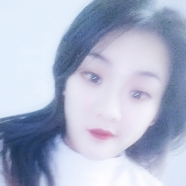 浅然微笑的照片