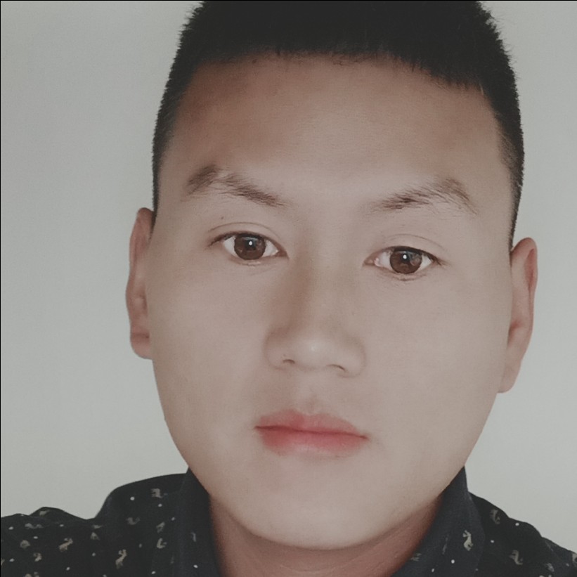 离歌专注的照片