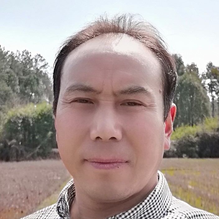 无奈漫步青衫的照片