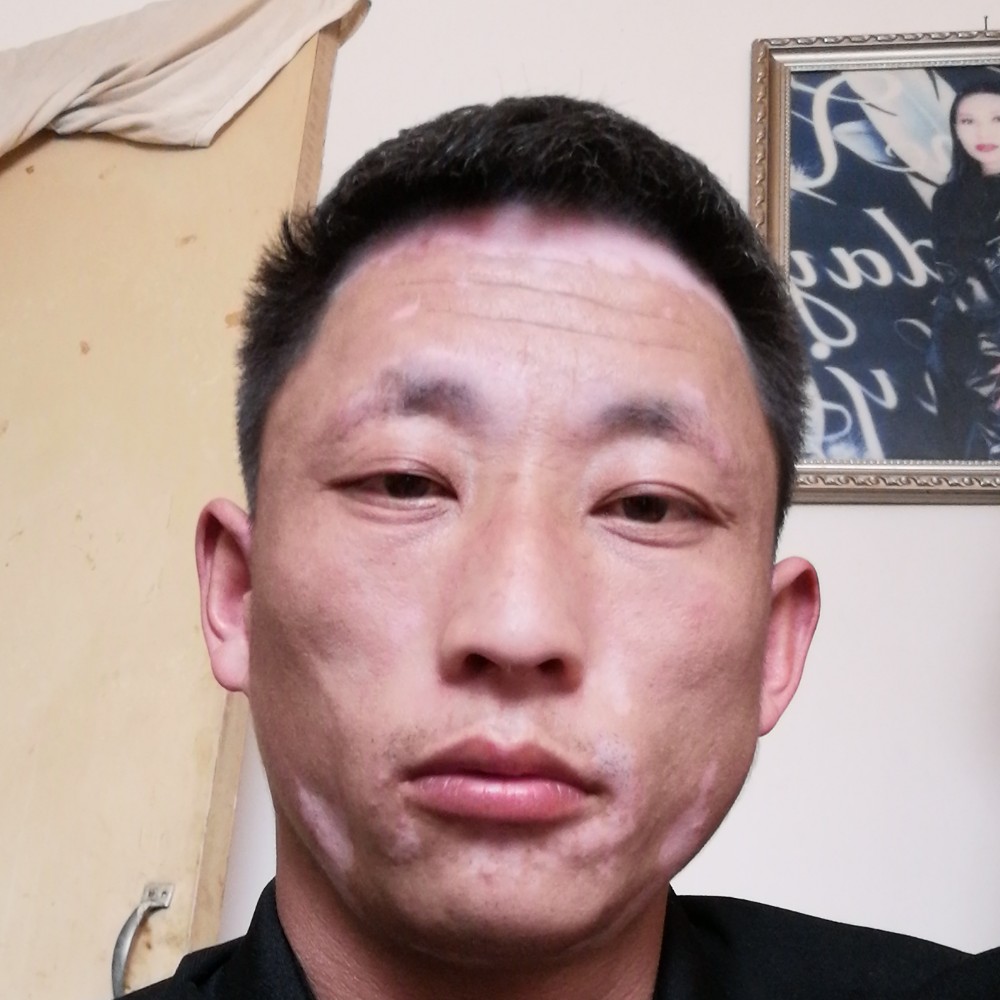 俊秀踢流年的照片