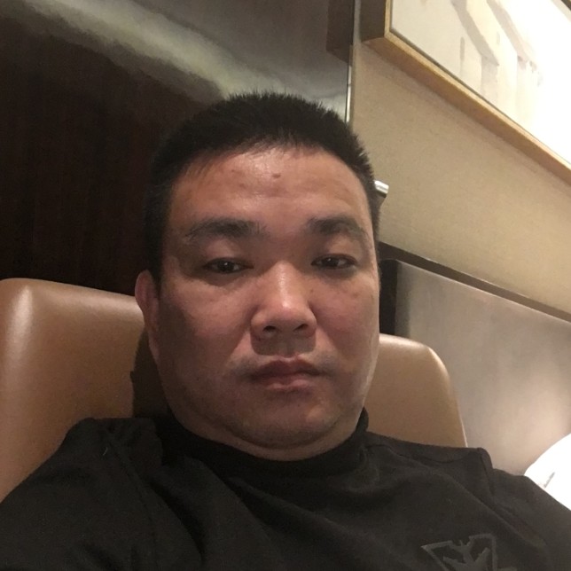 独寂滑板的照片