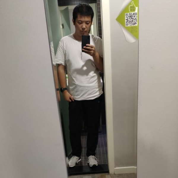 明亮挽手锦瑟的照片