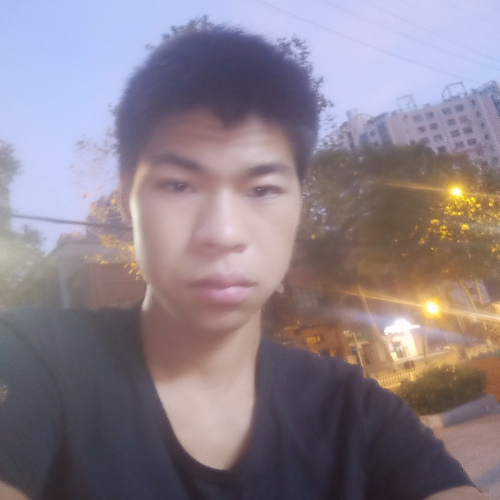 高高帅小伙儿。的照片
