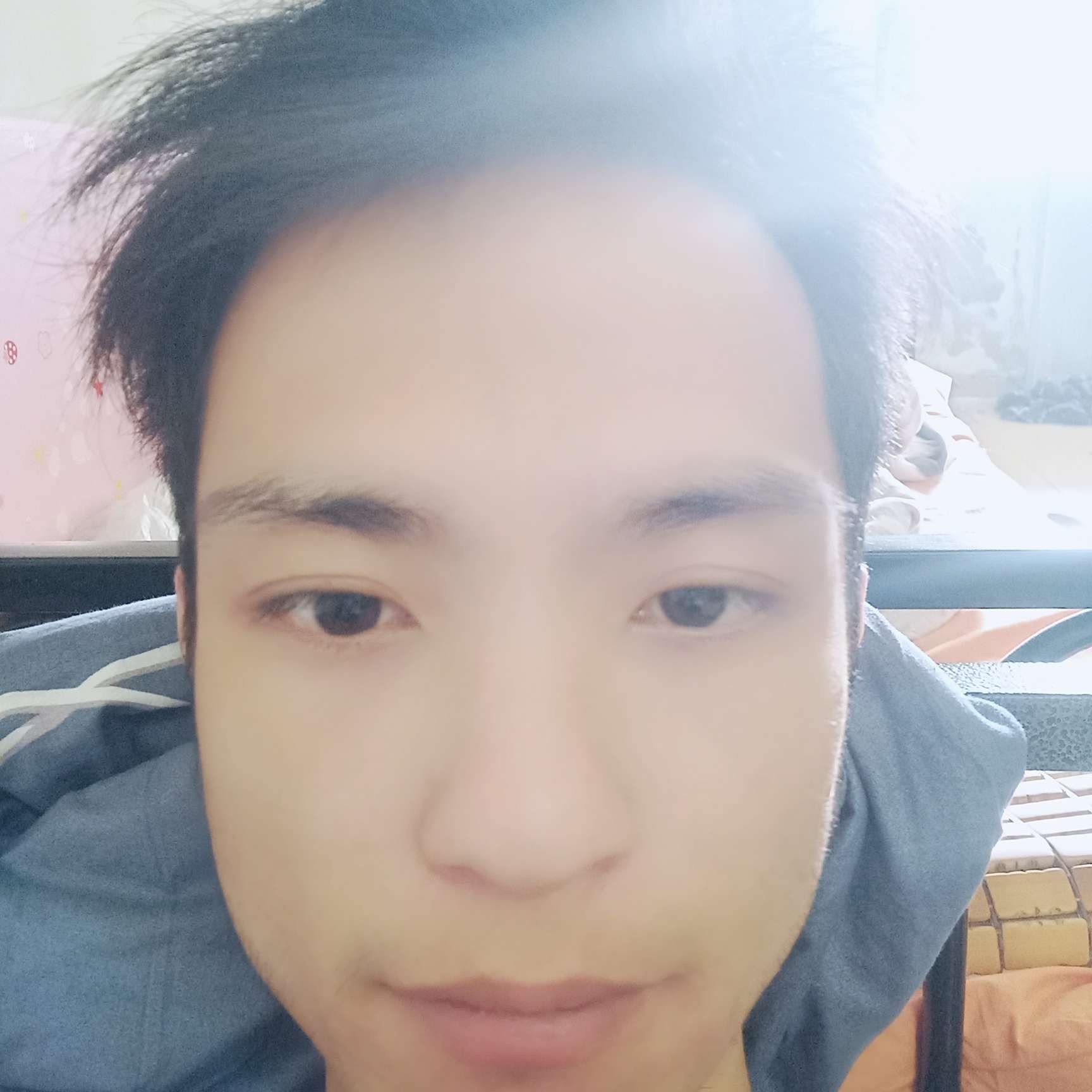 无辜浅吻绝影的照片