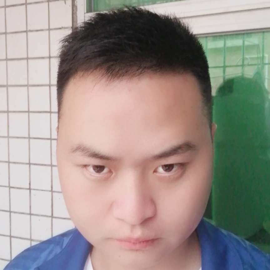小松鼠爱恋羞涩的照片