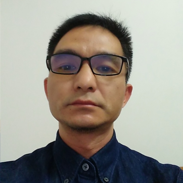 江湖中的鱼的照片