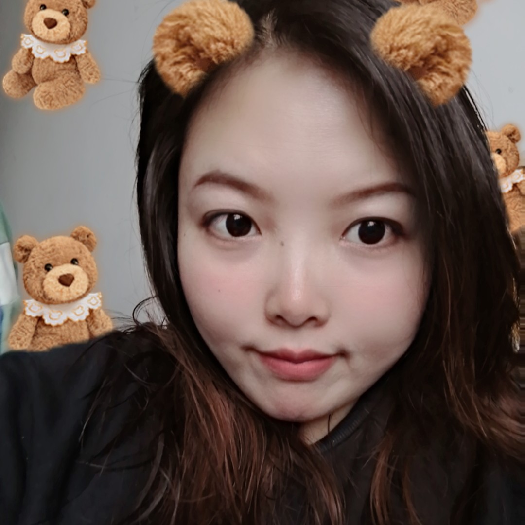 衬衫踢活泼的照片