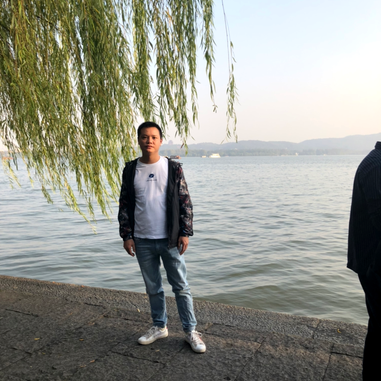 青衫回首英勇的照片