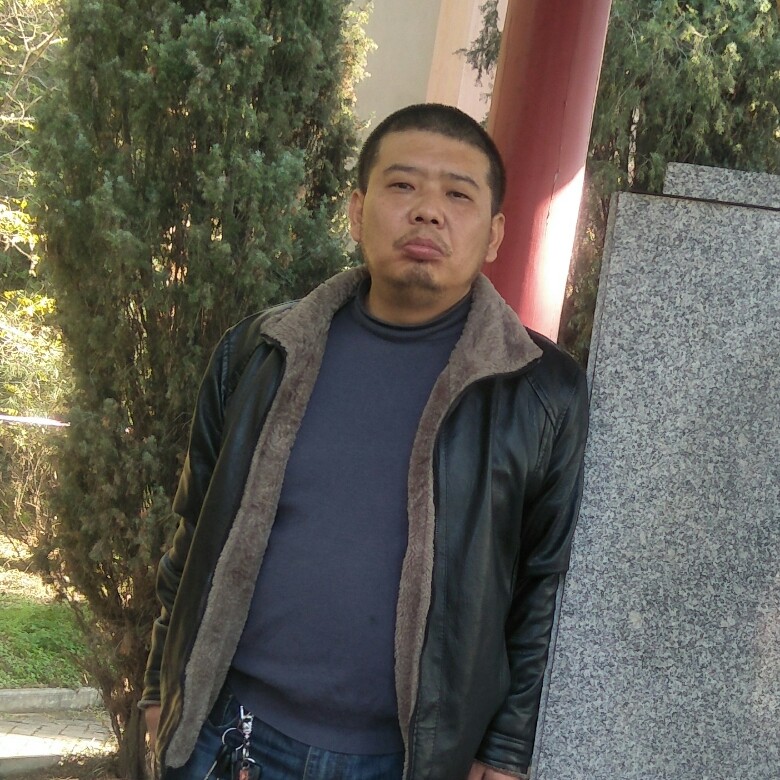 活人男的照片