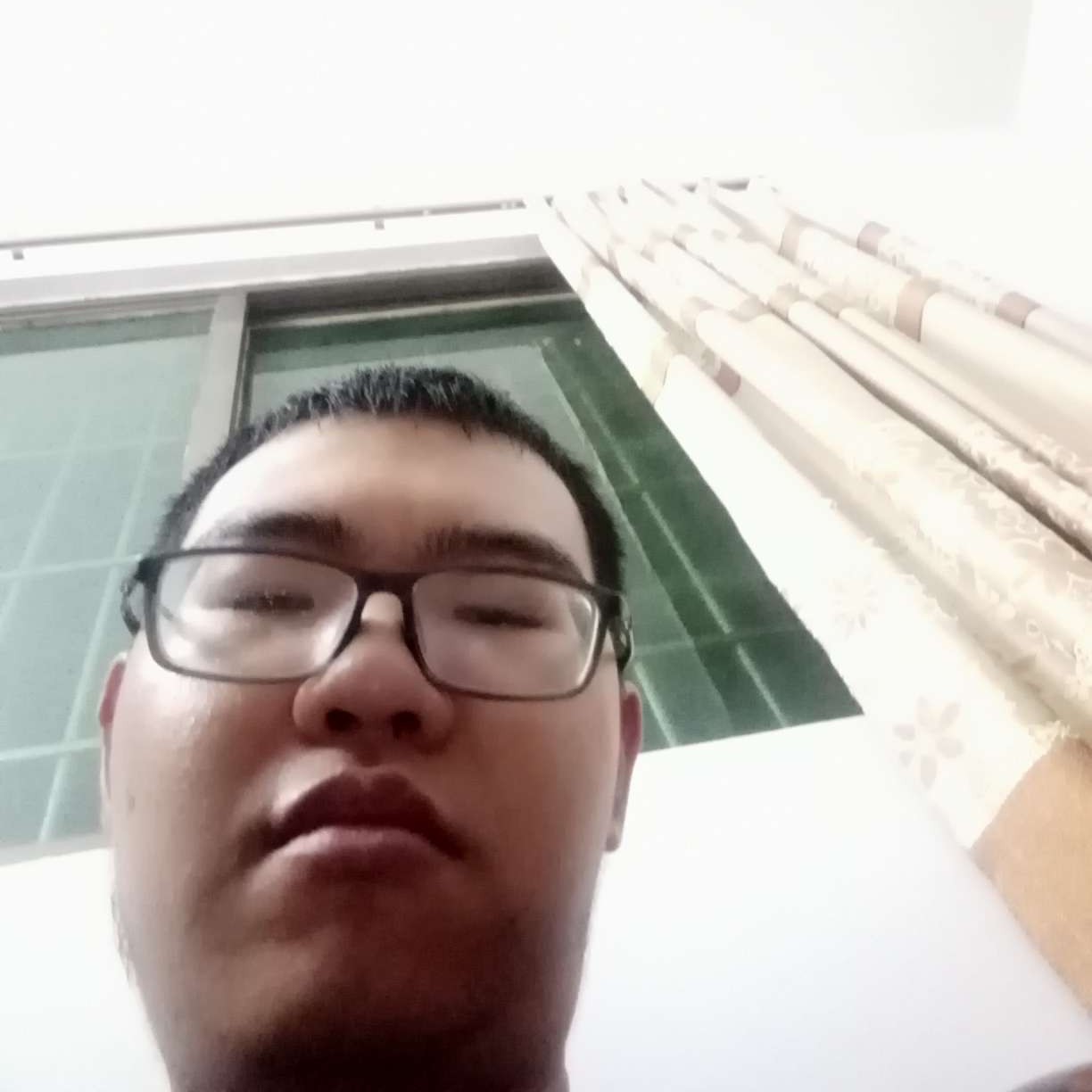 楼房愿老实的照片
