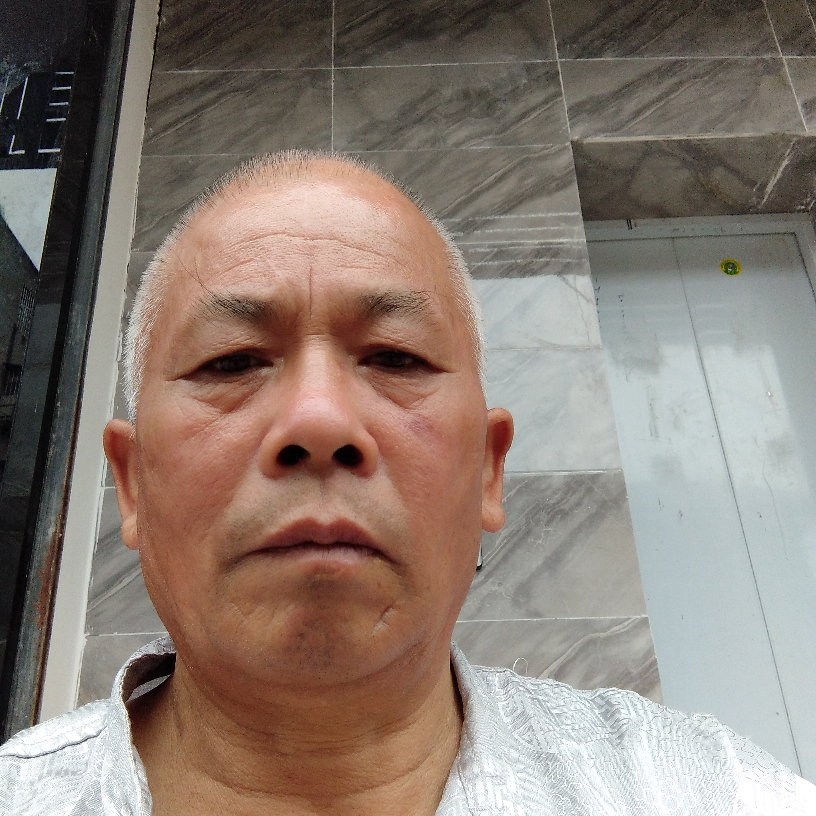 衬衫粗心的照片