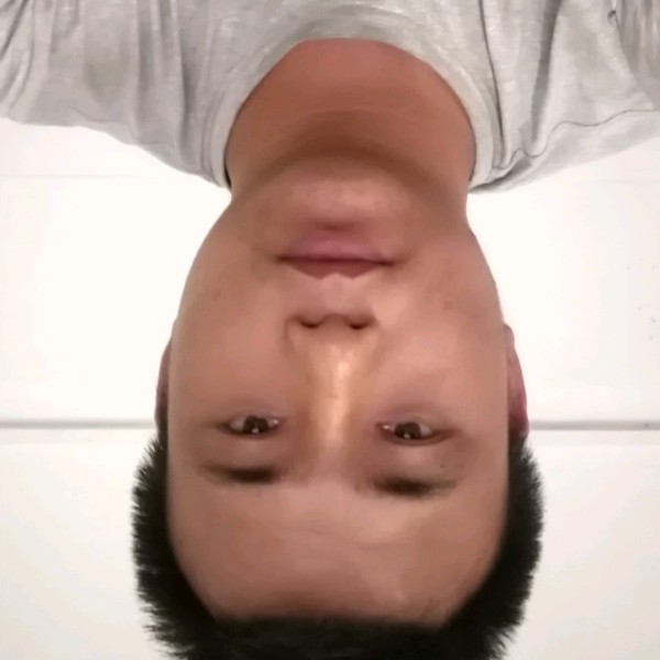 着急泪了方盒的照片