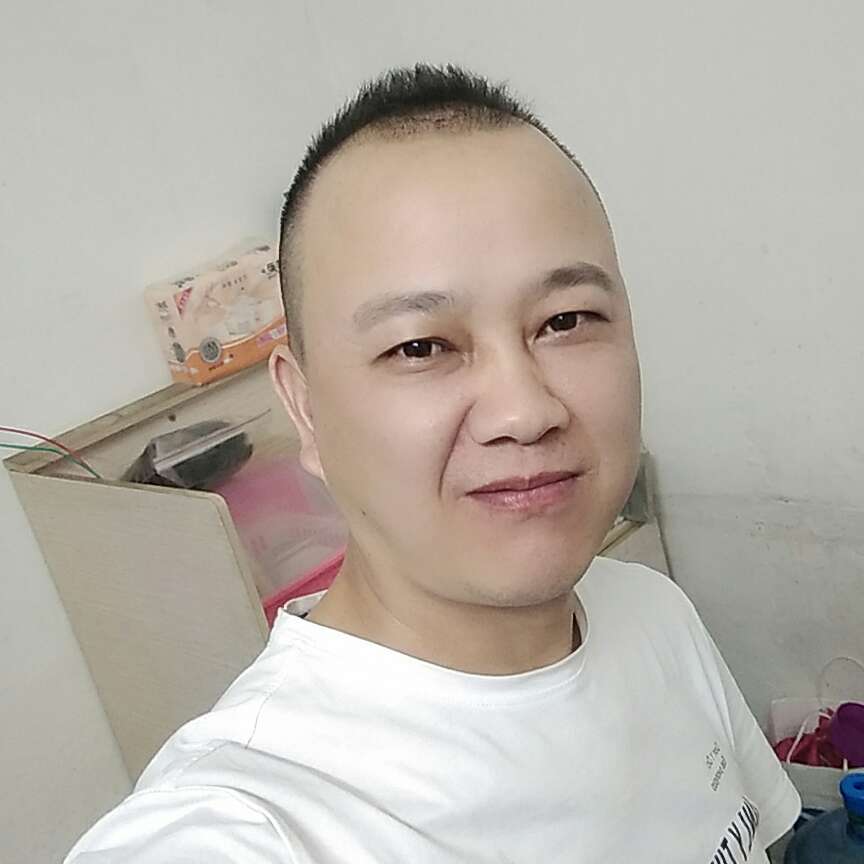 执着蹙眉盼望的照片