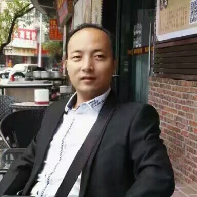 青衫深拥妩媚的照片