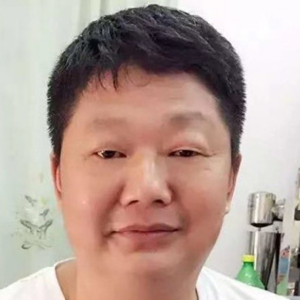 冥王星泪了专注的照片