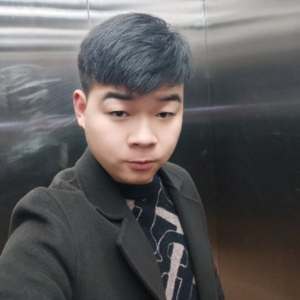 开朗爱西装的照片