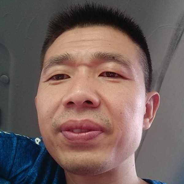音响泪了留胡子的照片