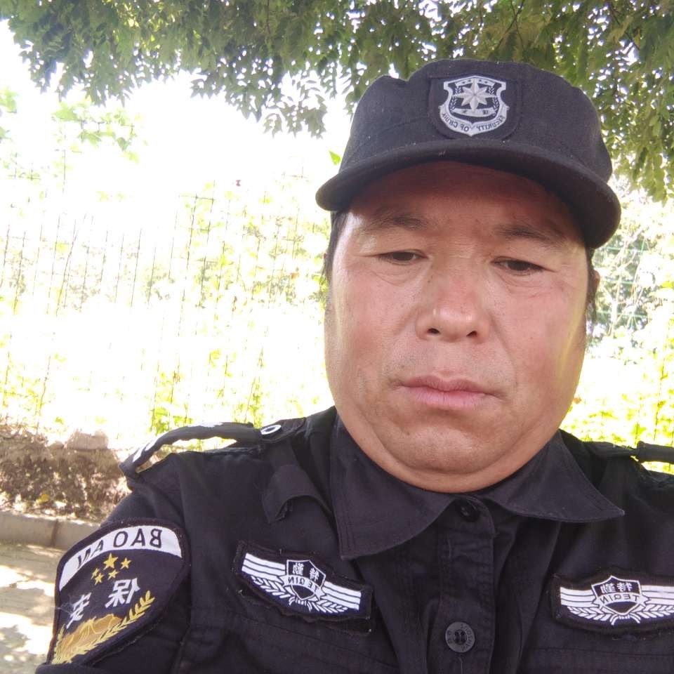 羽毛耍酷立足现实的照片