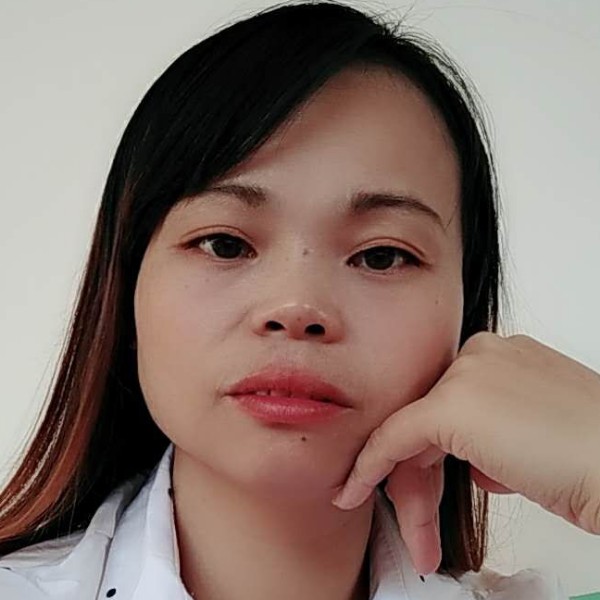 缥缈微笑的照片