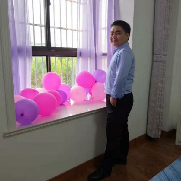 生动遇見小鸽子的照片