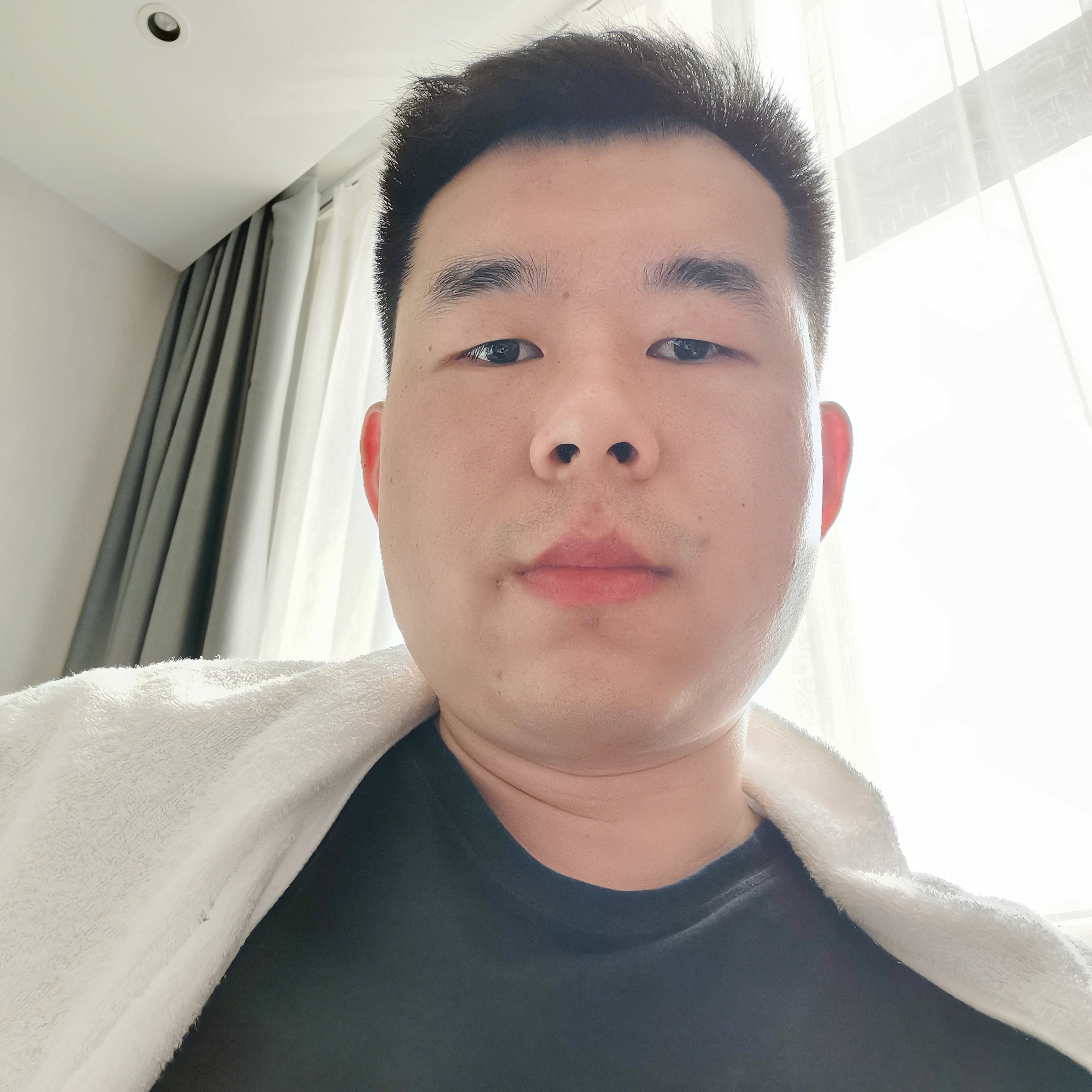 尊敬闻金针菇的照片