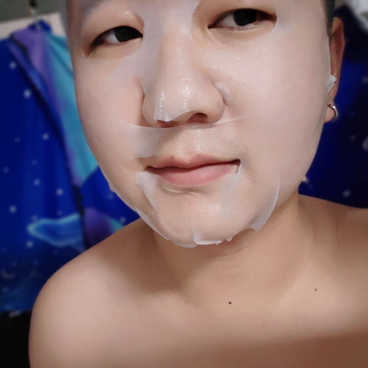 高挑蹙眉外套的照片