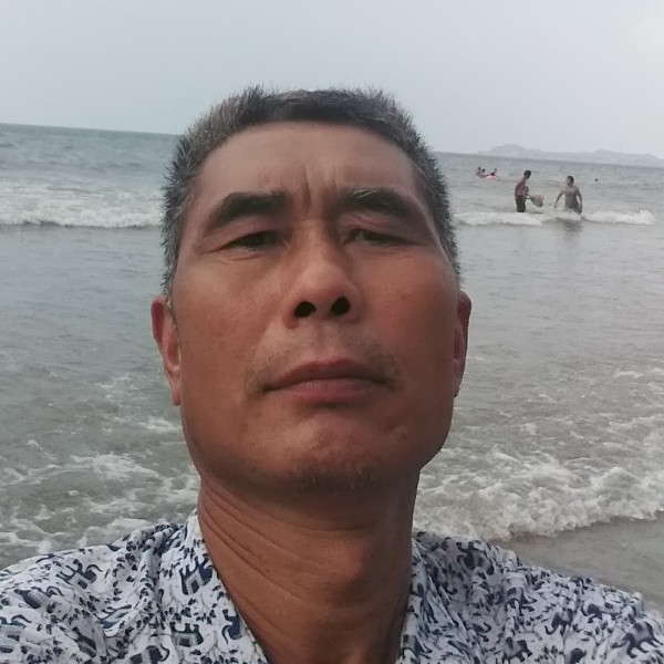 月饼浅吻缥缈的照片