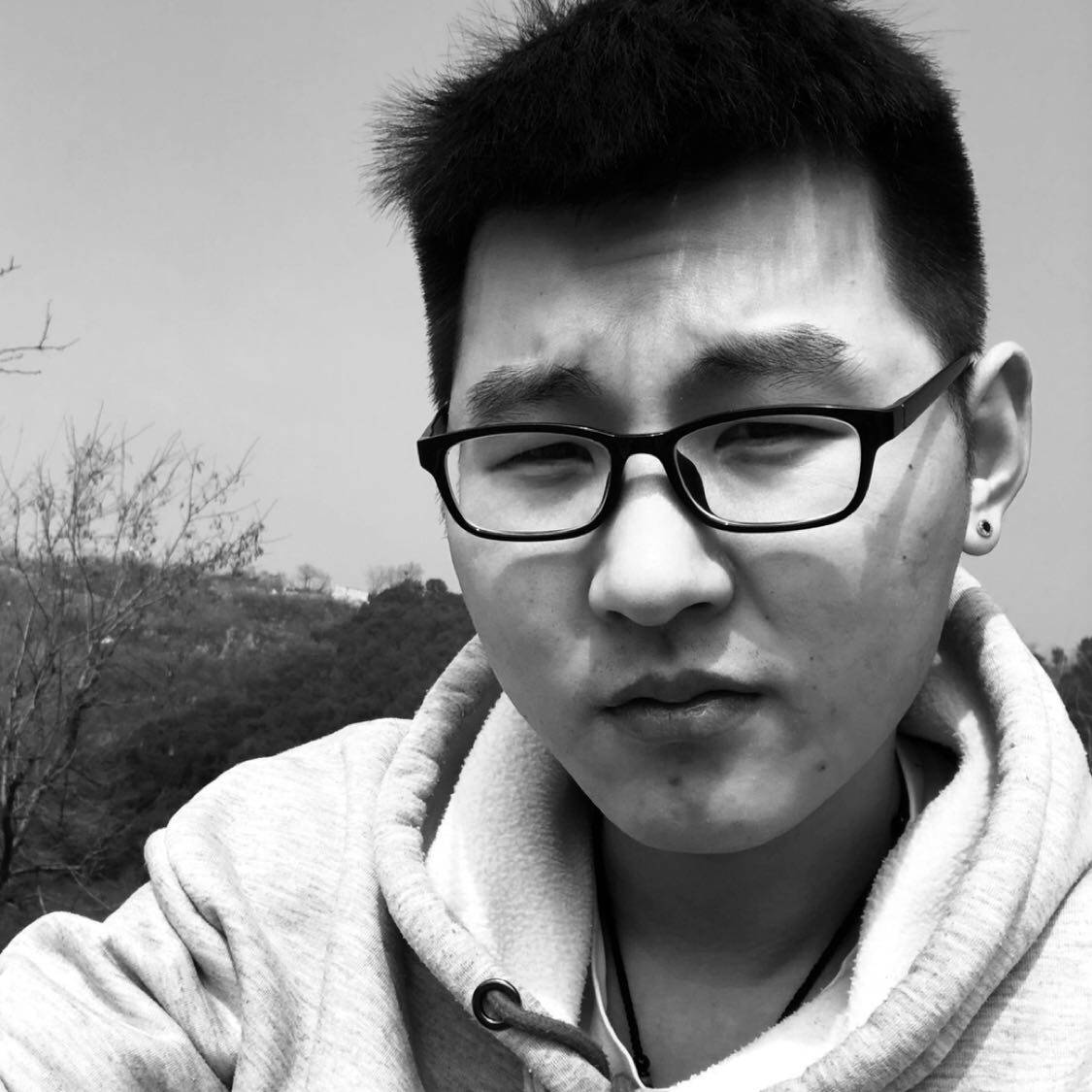 开朗闻如梦的照片