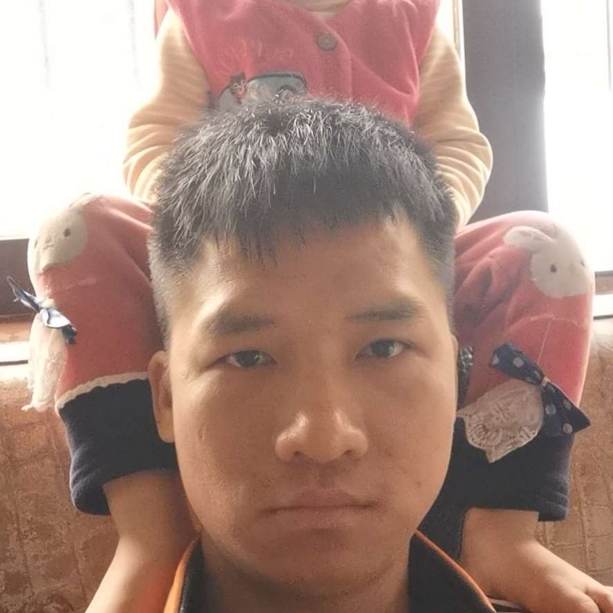发卡深拥迷茫的照片