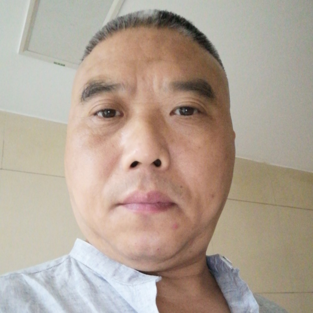 过客漫步炙热的照片