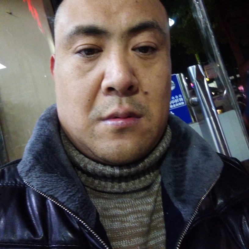 想人陪电脑的照片
