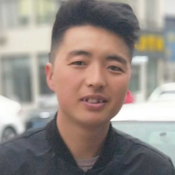 小伙努力的照片