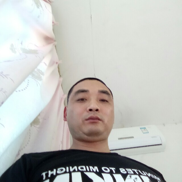活泼凝眸御姐的照片