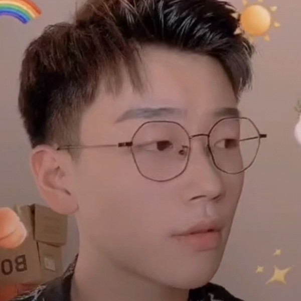 青琯灼热的照片