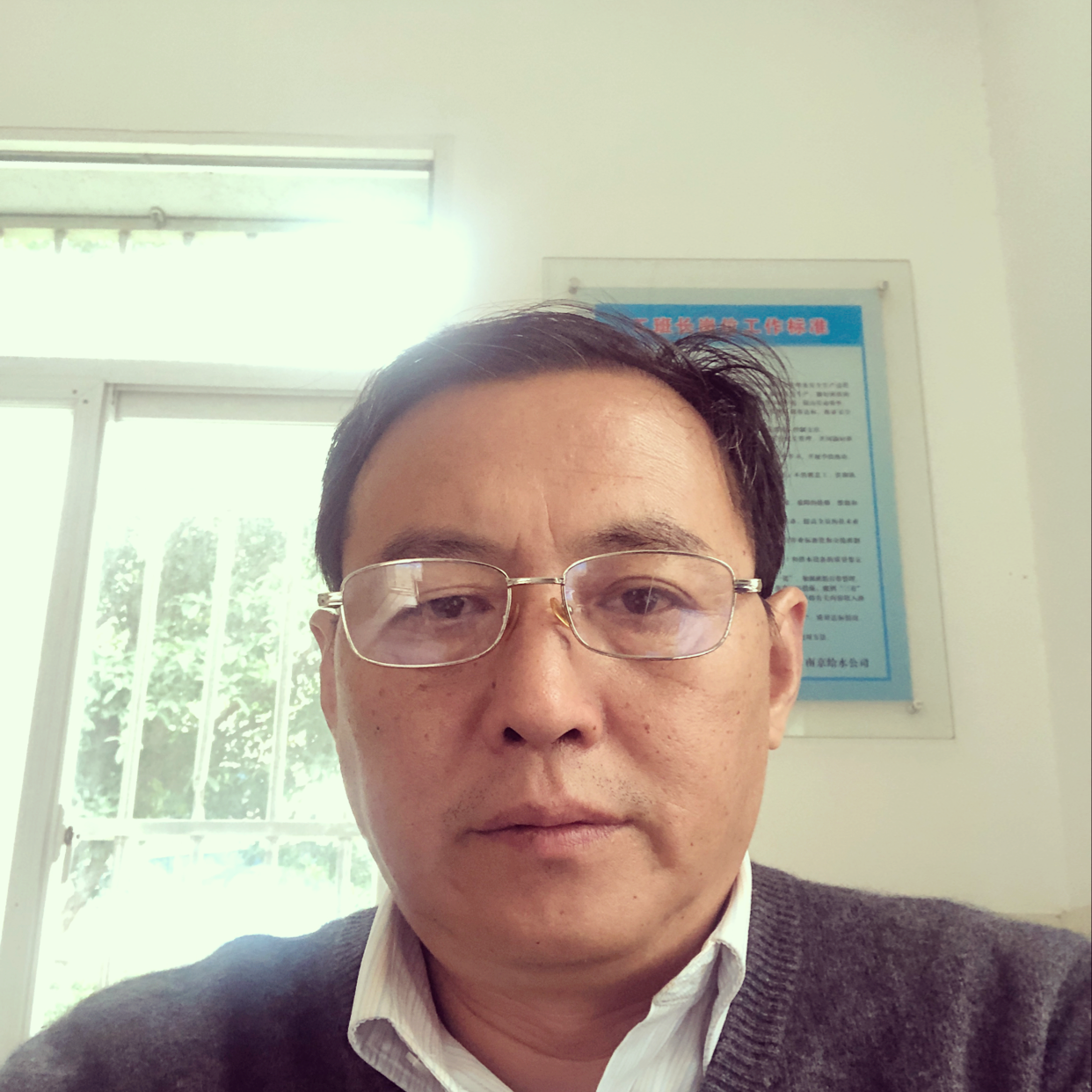 阳光改变书包的照片