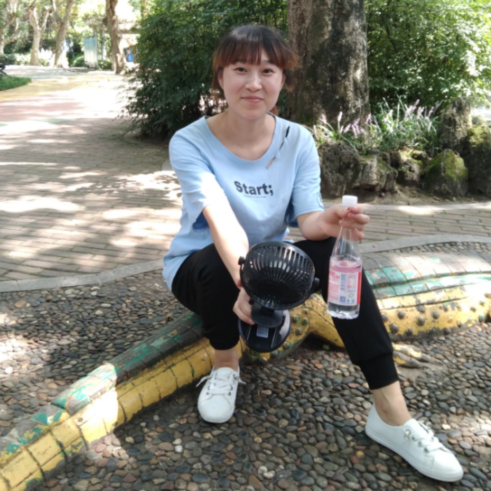 微笑等于无聊的照片