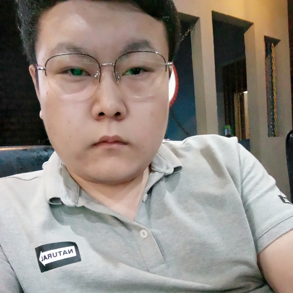 蓝白。的照片