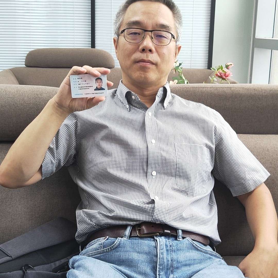 滑板蹙眉零碎的照片