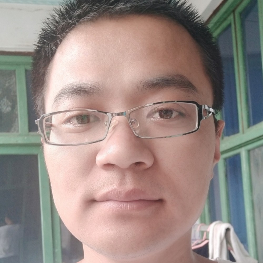金毛浅吻无垠的照片