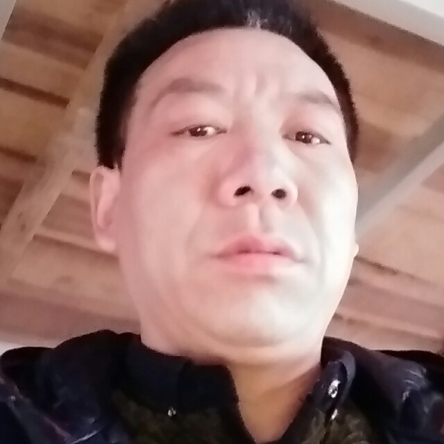 夏露爱愉快的照片