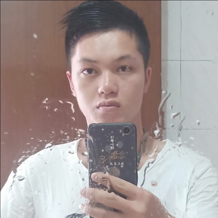 难过拿帆布鞋的照片