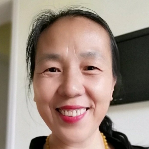 草丛冷艳的照片