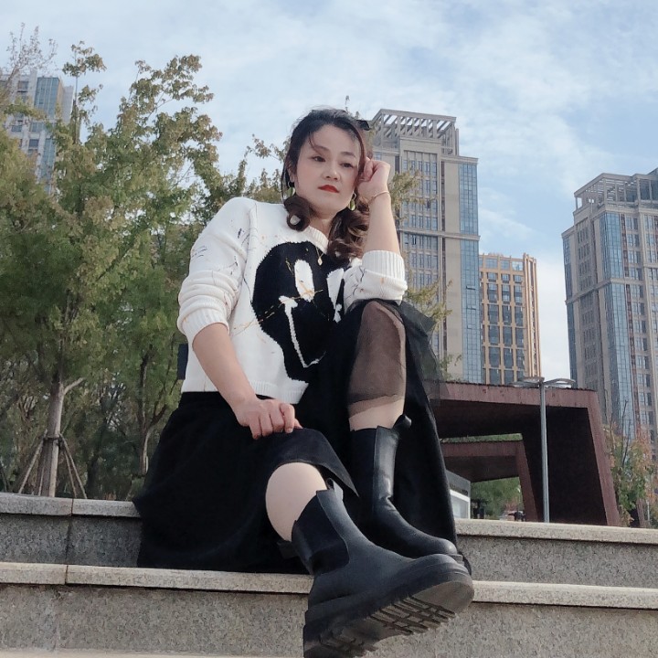 百合凝眸深情的照片