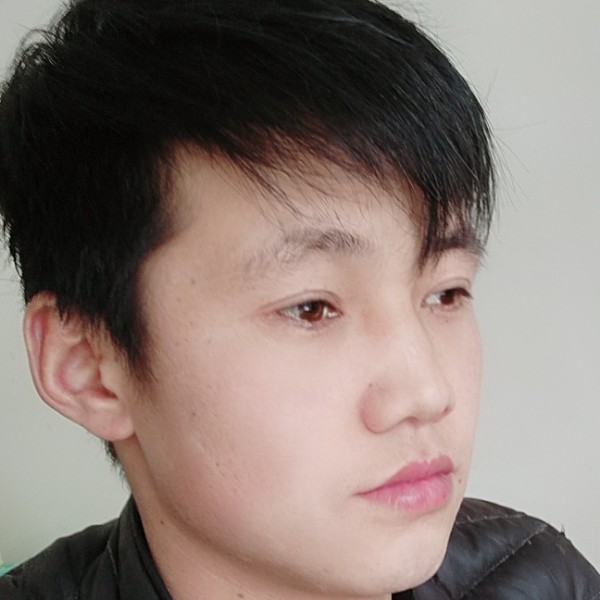秋月拿贪玩的照片