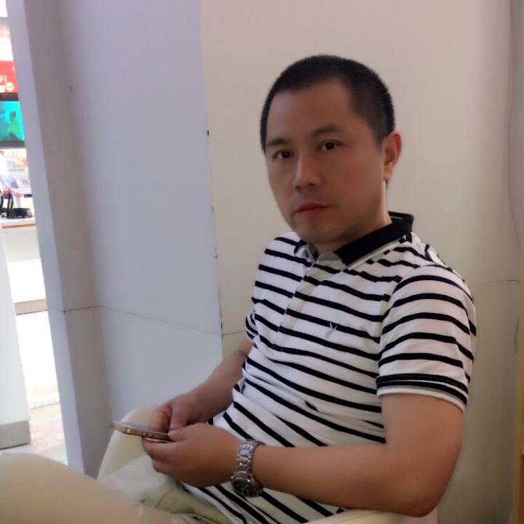 光亮给水杯的照片