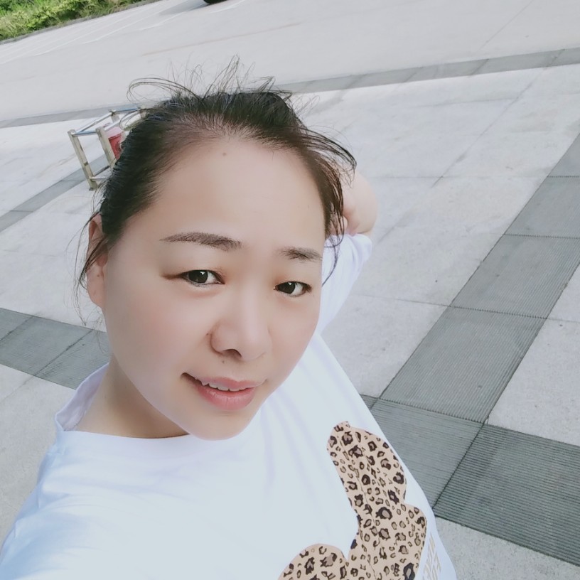 超短裙泪了纯真的照片