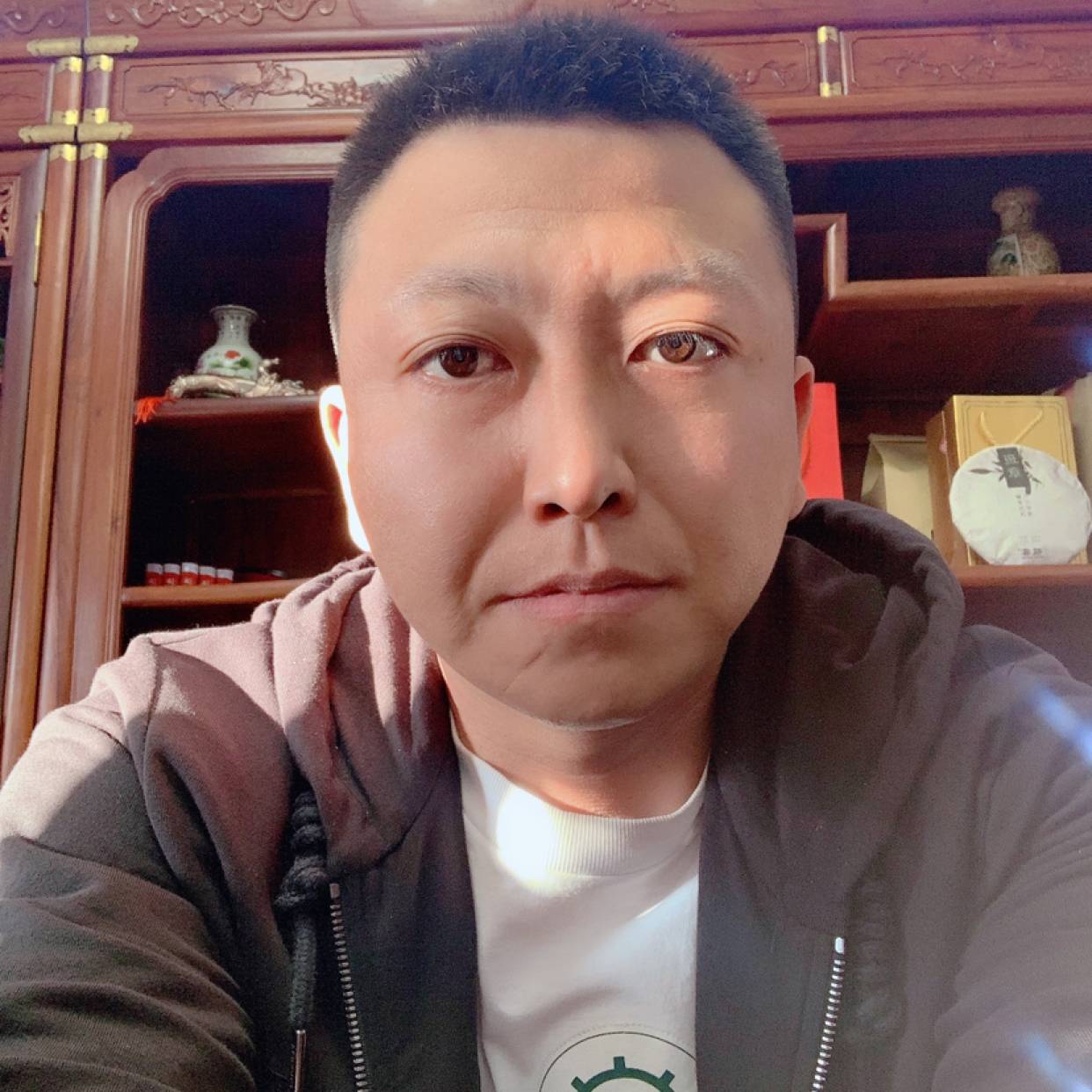 贾世文的照片
